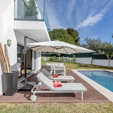 Alegria By Kura Homes ヴィラ マルベーリャ